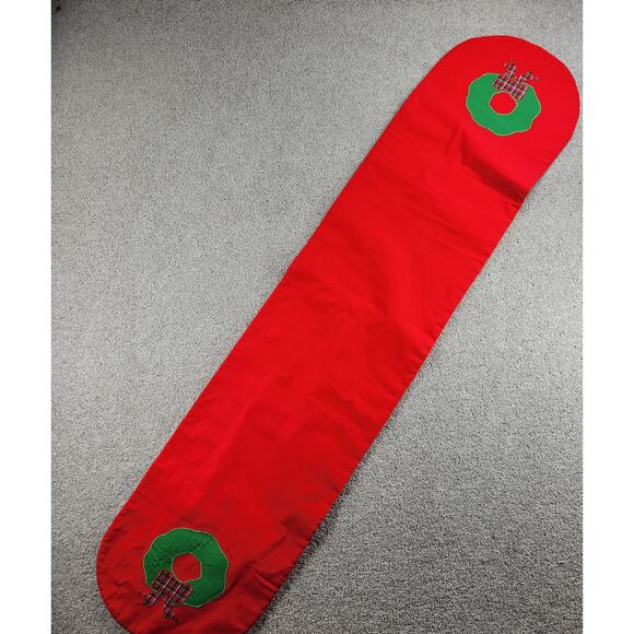 Vintage Handmade Table Runner 57" Long Red Embroidered Christmas Wreath Oval - Picture 15 of 15